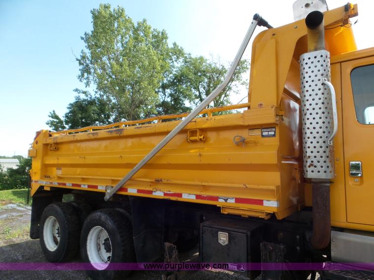 image for item L6796 2002 International F2554 dump truck
