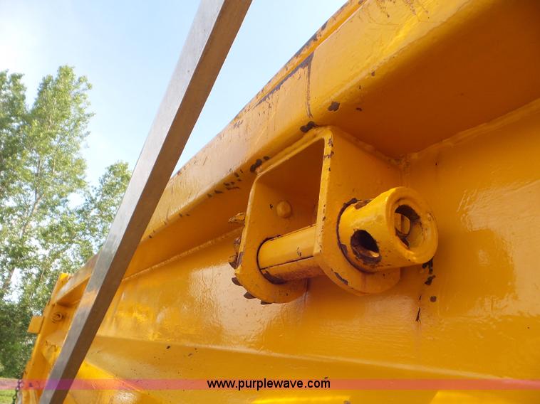 image for item L6796 2002 International F2554 dump truck