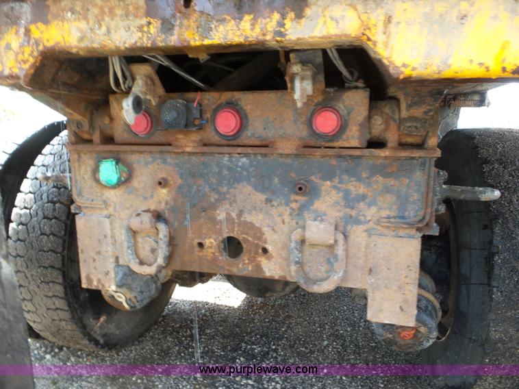 image for item L6796 2002 International F2554 dump truck