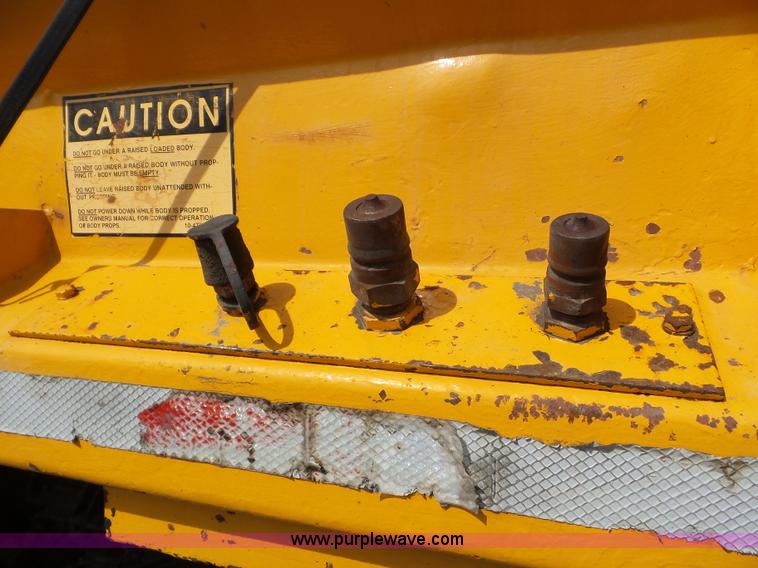 image for item L6796 2002 International F2554 dump truck