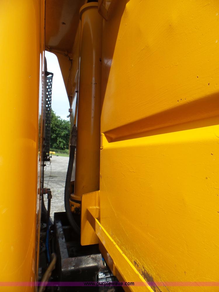 image for item L6796 2002 International F2554 dump truck