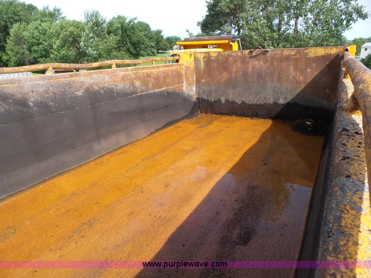 image for item L6796 2002 International F2554 dump truck