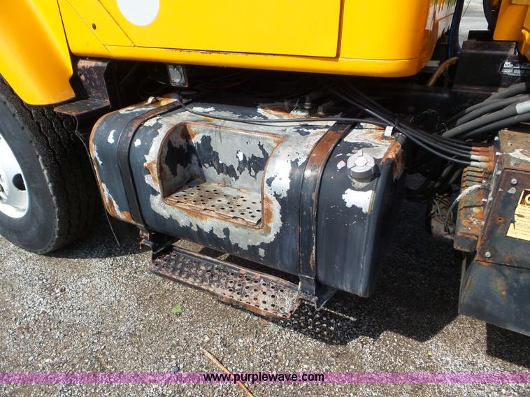 image for item L6796 2002 International F2554 dump truck