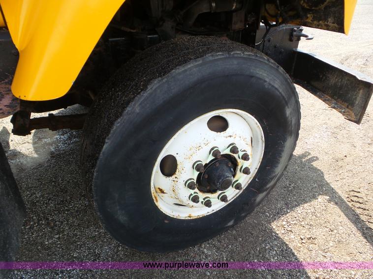 image for item L6796 2002 International F2554 dump truck