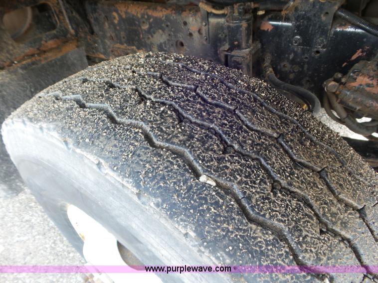 image for item L6796 2002 International F2554 dump truck