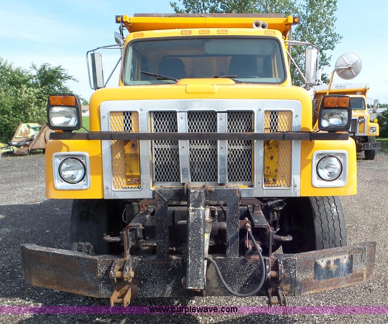 image for item L6797 2002 International F2554 dump truck