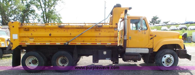 image for item L6797 2002 International F2554 dump truck