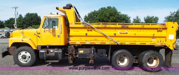 image for item L6797 2002 International F2554 dump truck