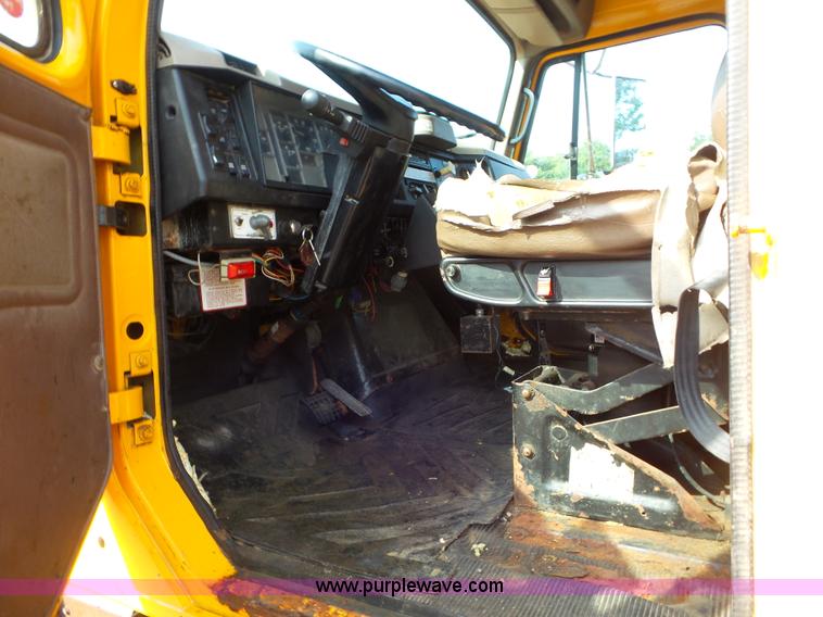 image for item L6797 2002 International F2554 dump truck