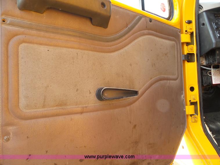 image for item L6797 2002 International F2554 dump truck