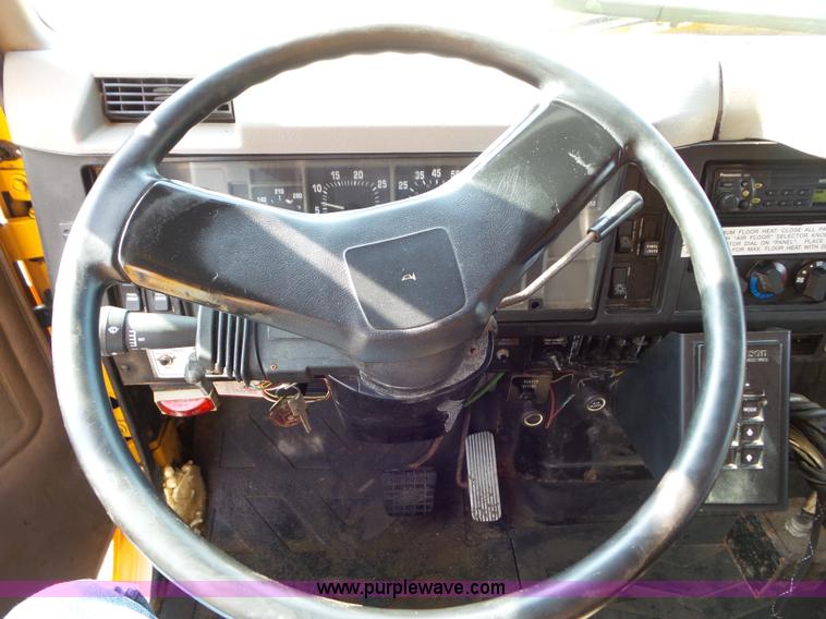 image for item L6797 2002 International F2554 dump truck