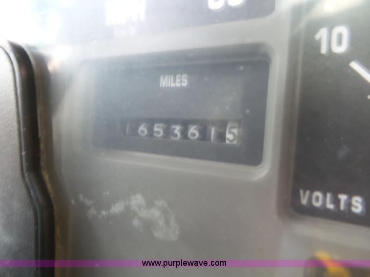 image for item L6797 2002 International F2554 dump truck