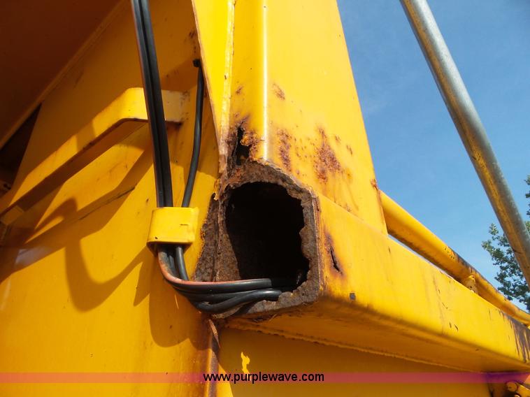 image for item L6797 2002 International F2554 dump truck