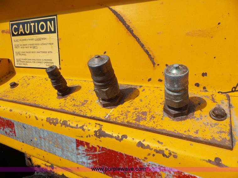 image for item L6797 2002 International F2554 dump truck