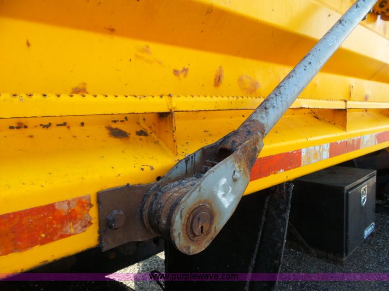 image for item L6797 2002 International F2554 dump truck