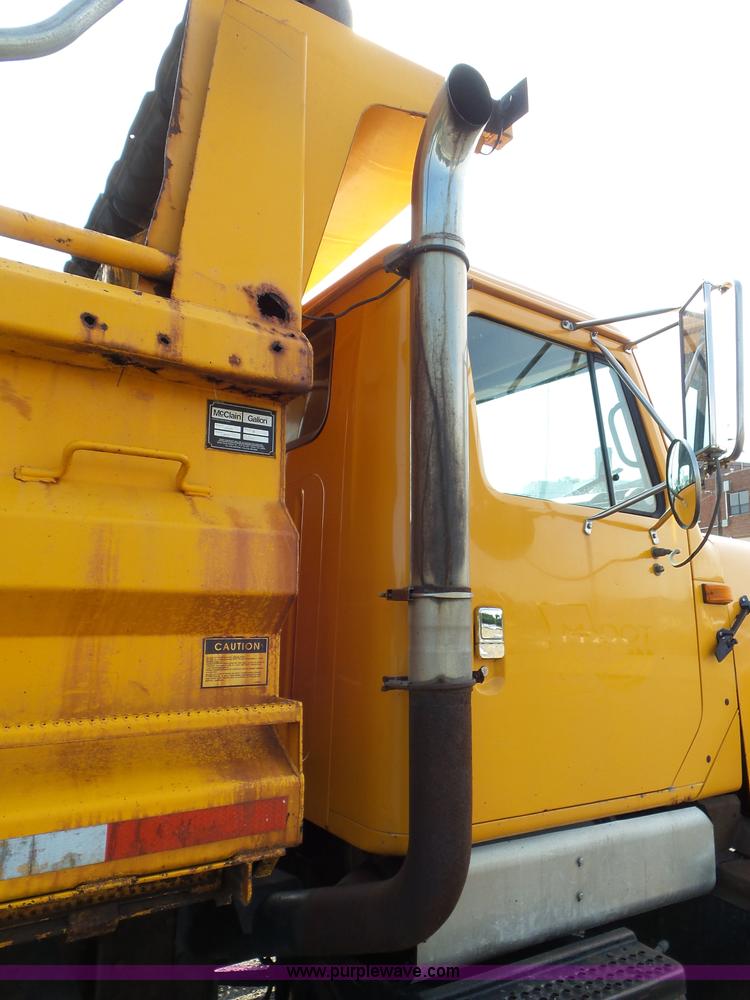 image for item L6797 2002 International F2554 dump truck