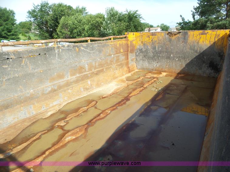 image for item L6797 2002 International F2554 dump truck