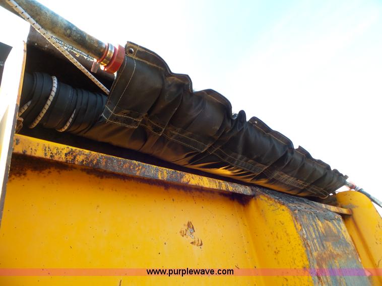 image for item L6797 2002 International F2554 dump truck