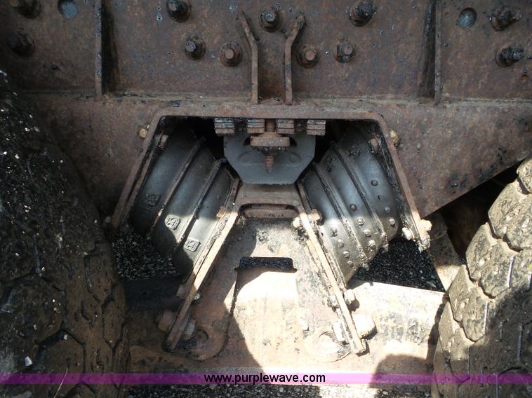 image for item L6797 2002 International F2554 dump truck