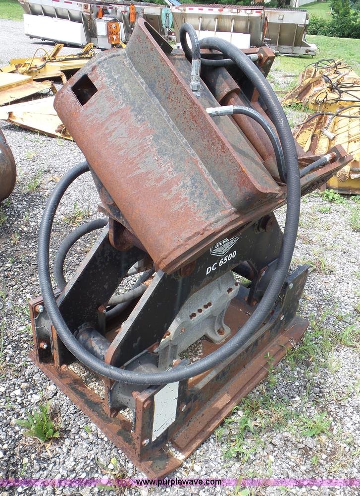 image for item L6804 2004 Coneqtec Universal DC6500 plate compactor