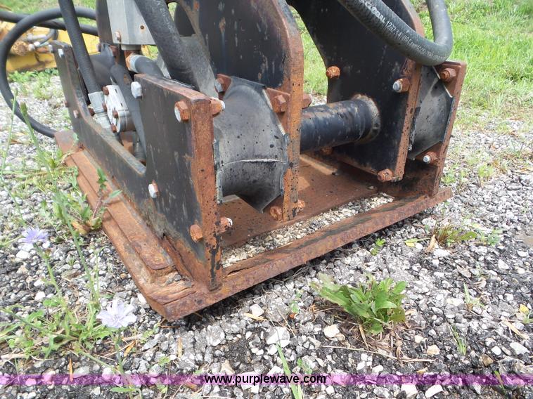 image for item L6804 2004 Coneqtec Universal DC6500 plate compactor