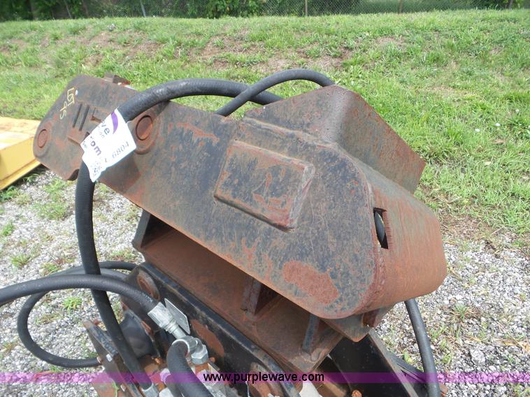 image for item L6804 2004 Coneqtec Universal DC6500 plate compactor