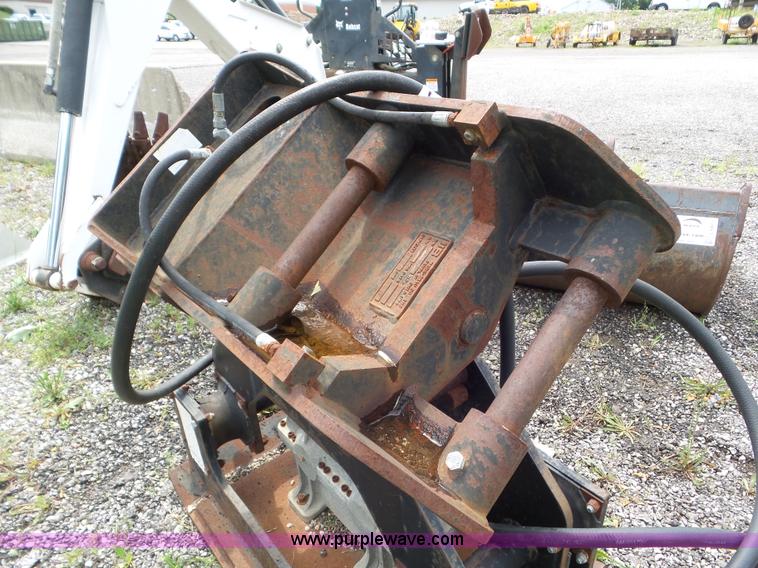 image for item L6804 2004 Coneqtec Universal DC6500 plate compactor