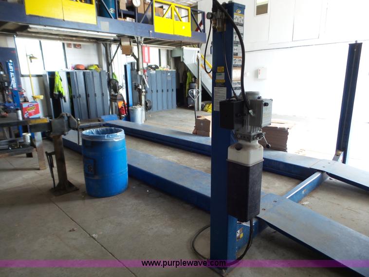 image for item L6821 Rotary vehicle lift