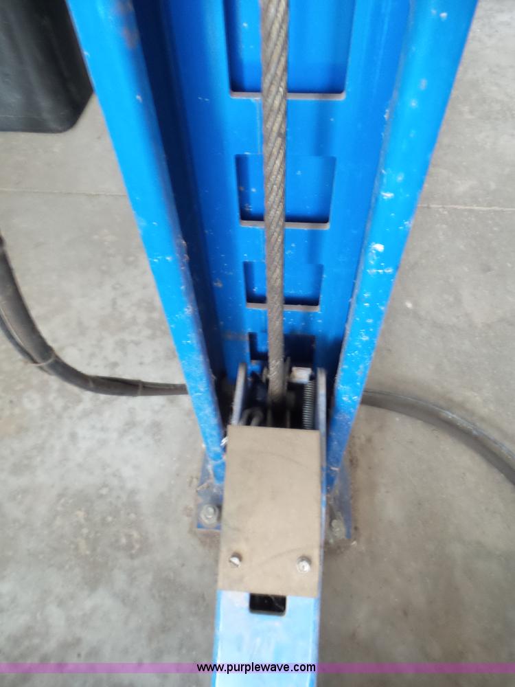 image for item L6821 Rotary vehicle lift