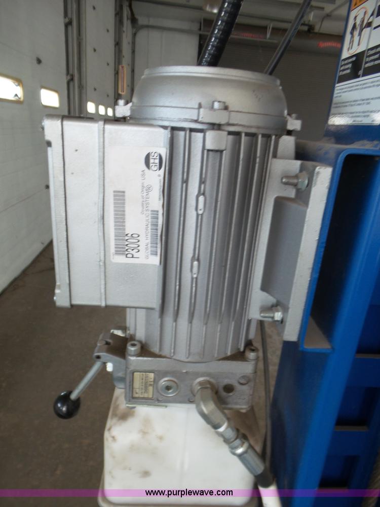 image for item L6821 Rotary vehicle lift