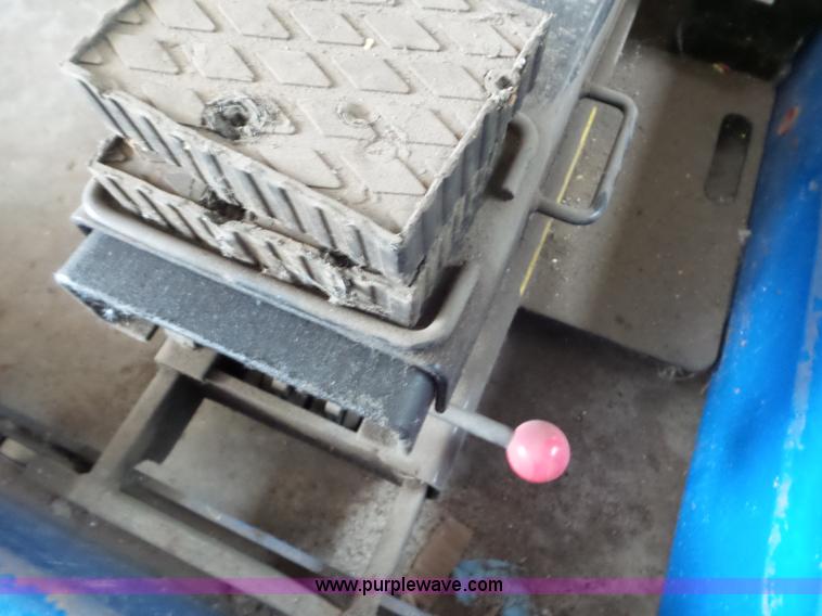 image for item L6821 Rotary vehicle lift