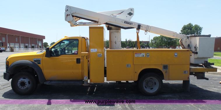 image for item L7115 2009 Ford F550 Super Duty bucket truck