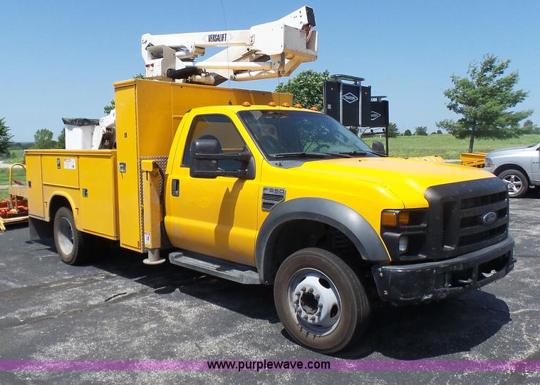 image for item L7115 2009 Ford F550 Super Duty bucket truck