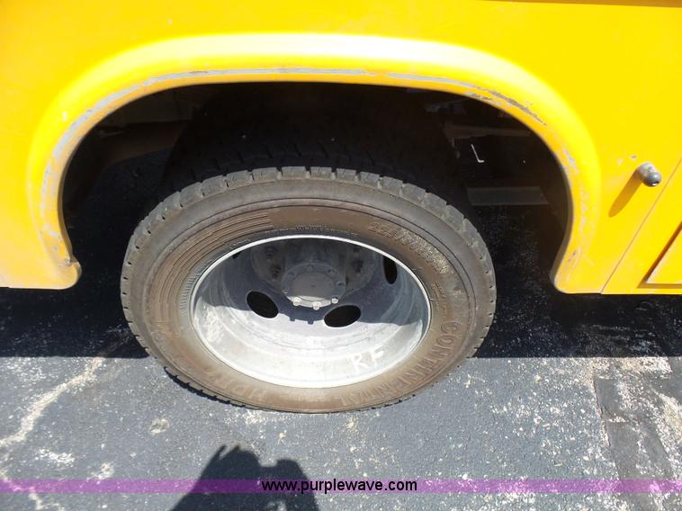 image for item L7115 2009 Ford F550 Super Duty bucket truck