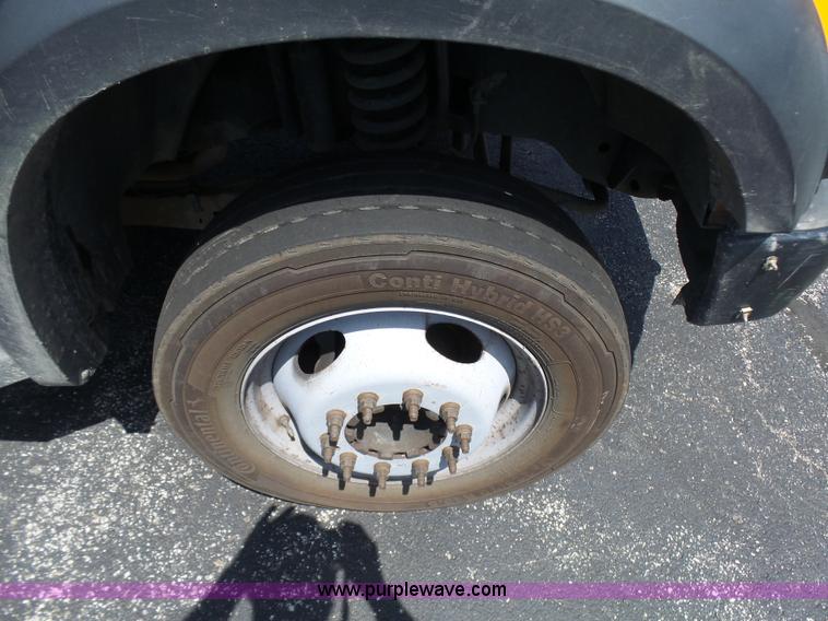 image for item L7115 2009 Ford F550 Super Duty bucket truck