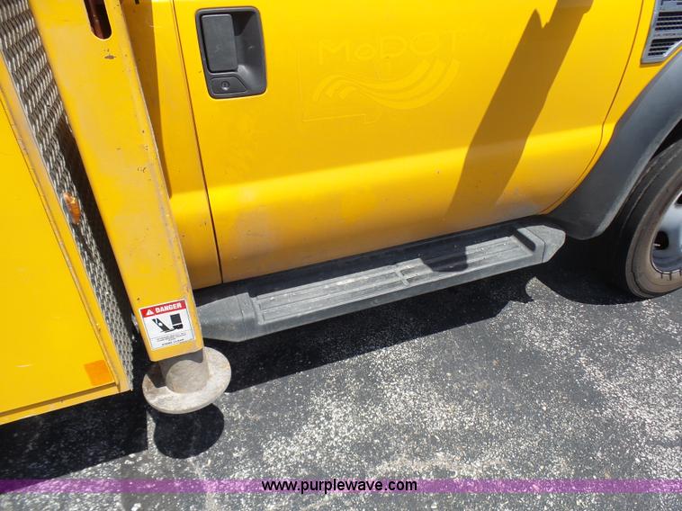 image for item L7115 2009 Ford F550 Super Duty bucket truck
