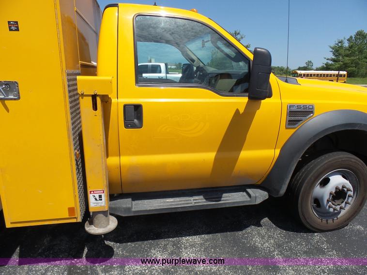 image for item L7115 2009 Ford F550 Super Duty bucket truck