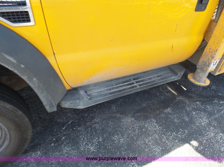 image for item L7115 2009 Ford F550 Super Duty bucket truck