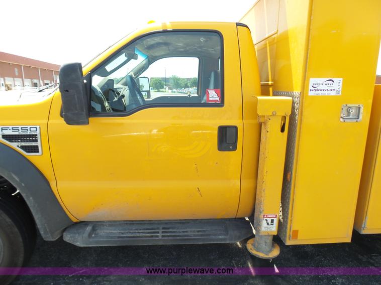 image for item L7115 2009 Ford F550 Super Duty bucket truck