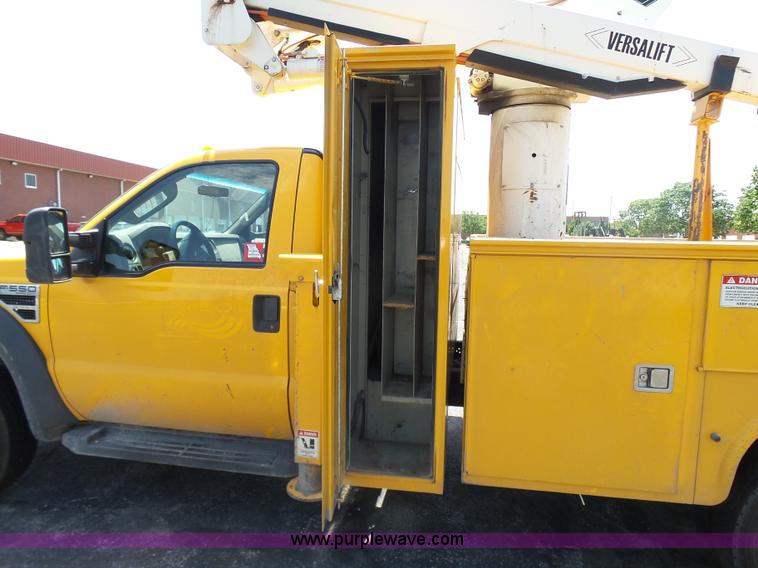 image for item L7115 2009 Ford F550 Super Duty bucket truck