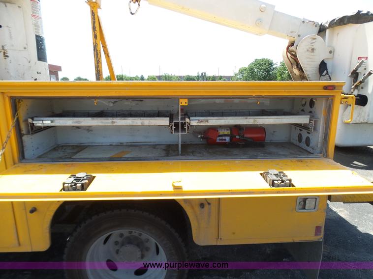 image for item L7115 2009 Ford F550 Super Duty bucket truck