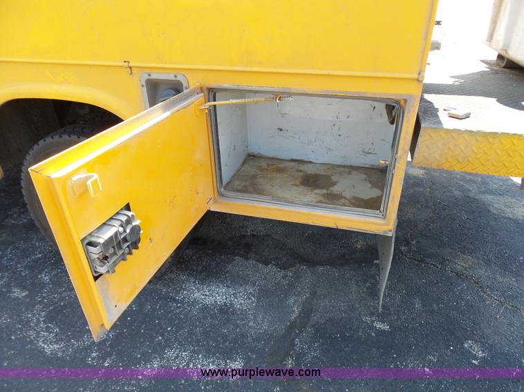 image for item L7115 2009 Ford F550 Super Duty bucket truck