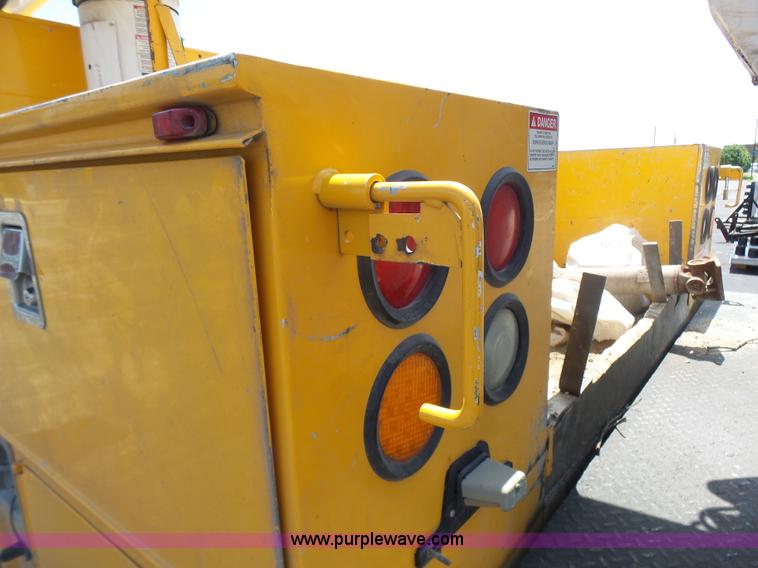 image for item L7115 2009 Ford F550 Super Duty bucket truck