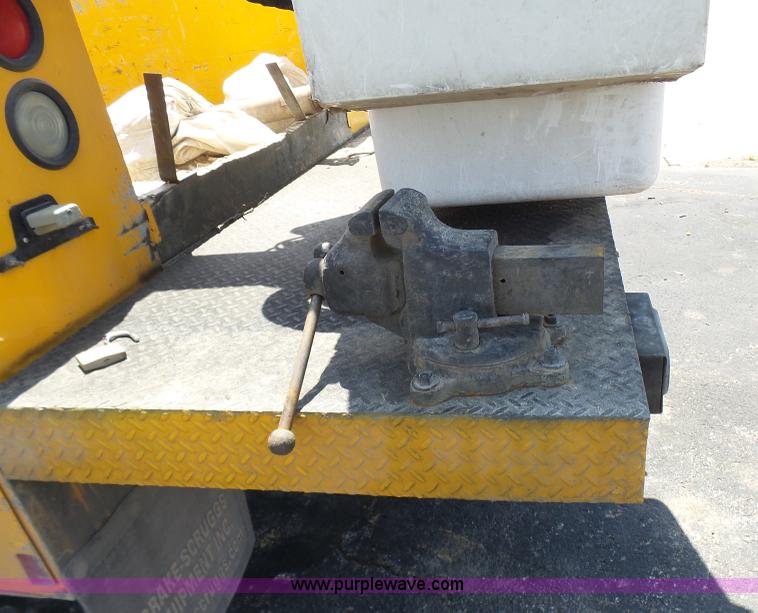 image for item L7115 2009 Ford F550 Super Duty bucket truck