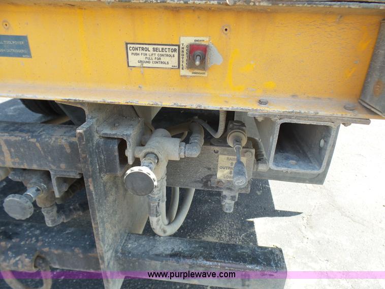 image for item L7115 2009 Ford F550 Super Duty bucket truck