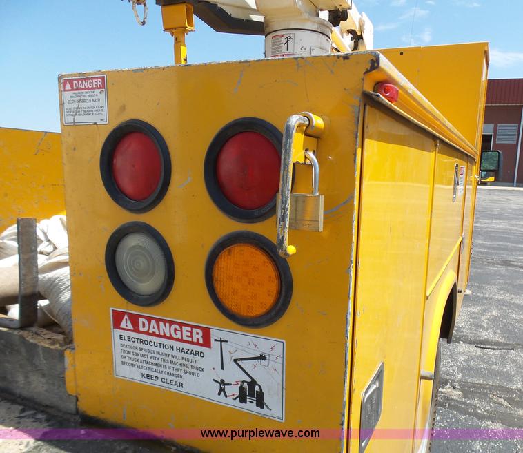 image for item L7115 2009 Ford F550 Super Duty bucket truck