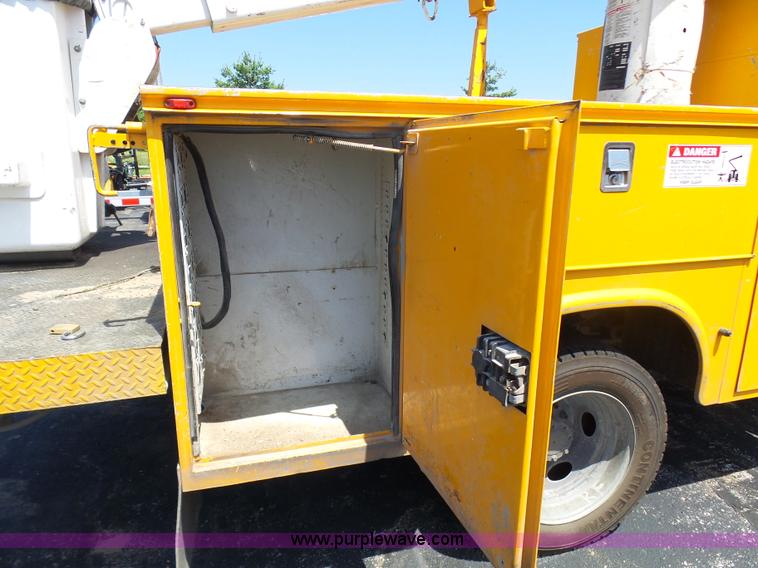 image for item L7115 2009 Ford F550 Super Duty bucket truck
