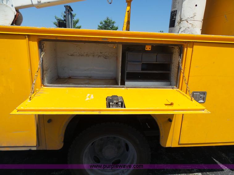 image for item L7115 2009 Ford F550 Super Duty bucket truck