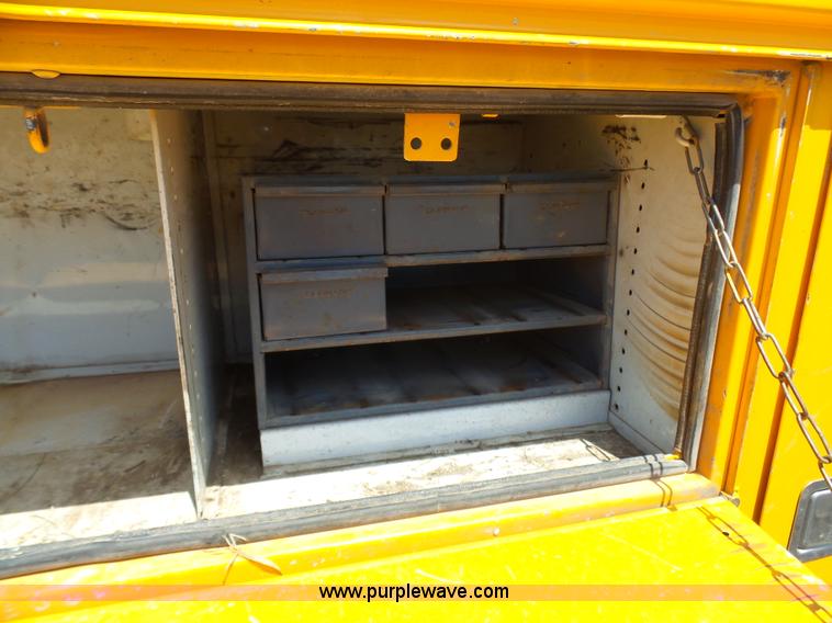 image for item L7115 2009 Ford F550 Super Duty bucket truck