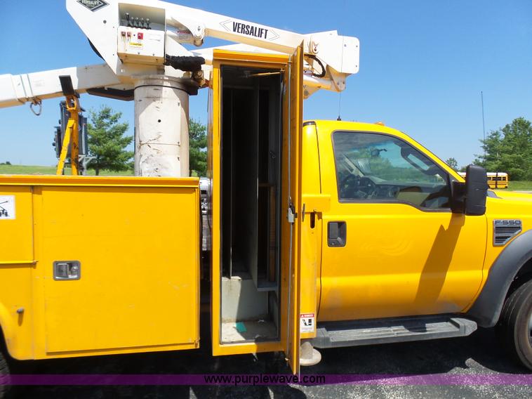 image for item L7115 2009 Ford F550 Super Duty bucket truck